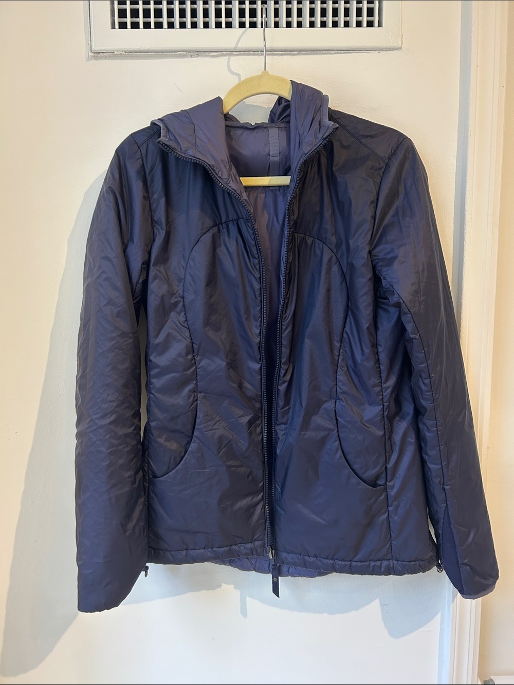 Reversible Lululemon Lightweight Hooded Puffer Jacket in Deep Navy, size 8